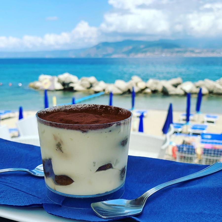 Bed And Beach Messina Bagian luar foto